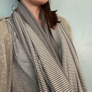 Vinyasa Lululemon reversible scarf.